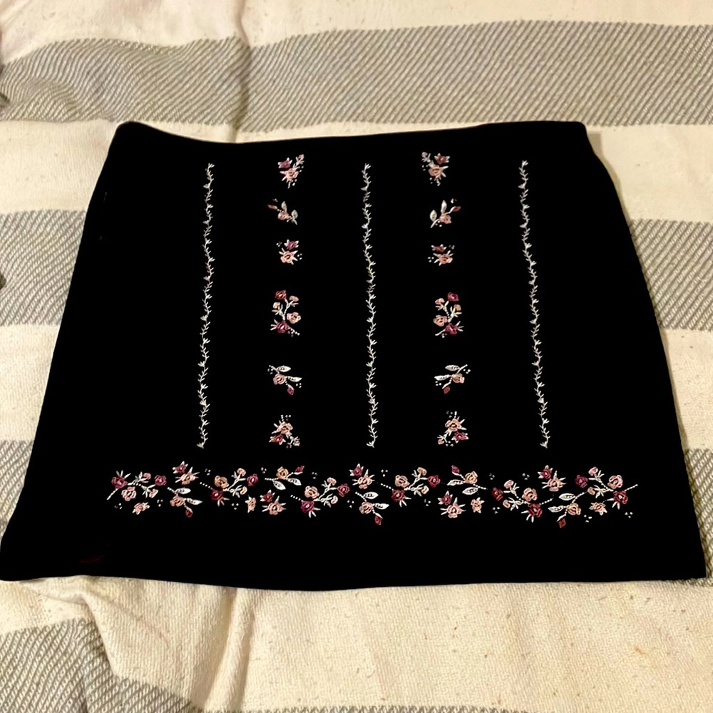 H&M skirt black velour size XL